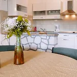 Fully Renovated One Bedroom With A Terrace - C Apartament Sevid