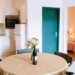 Apartament Fully Renovated One Bedroom With A Terrace - C