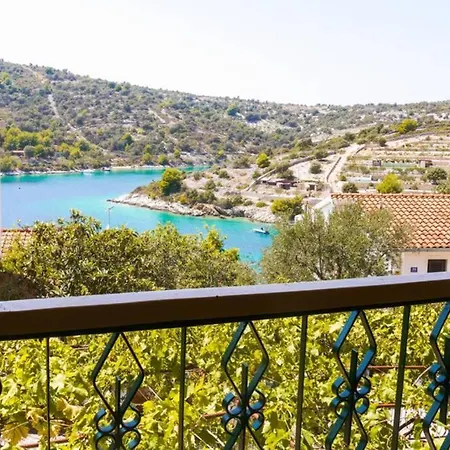 Fully Renovated One Bedroom With A Terrace - C Sevid