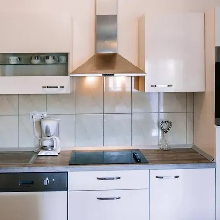 Fully Renovated One Bedroom With A Terrace - C Apartmán Sevid