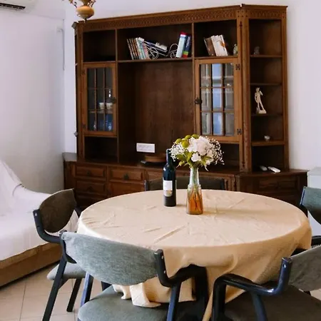 Apartmán Fully Renovated One Bedroom With A Terrace - C
