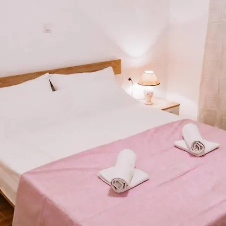 Fully Renovated One Bedroom With A Terrace - C Apartament *