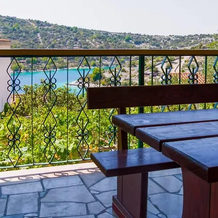 Fully Renovated One Bedroom With A Terrace - C * Sevid