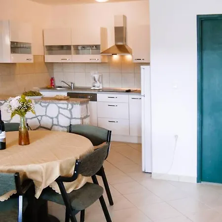 Fully Renovated One Bedroom With A Terrace - C
