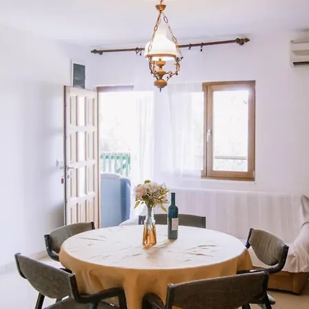 Fully Renovated One Bedroom With A Terrace - C Apartament *