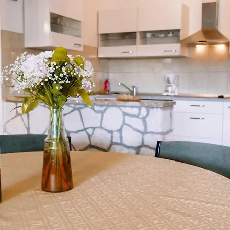Fully Renovated One Bedroom With A Terrace - C Apartmán Sevid